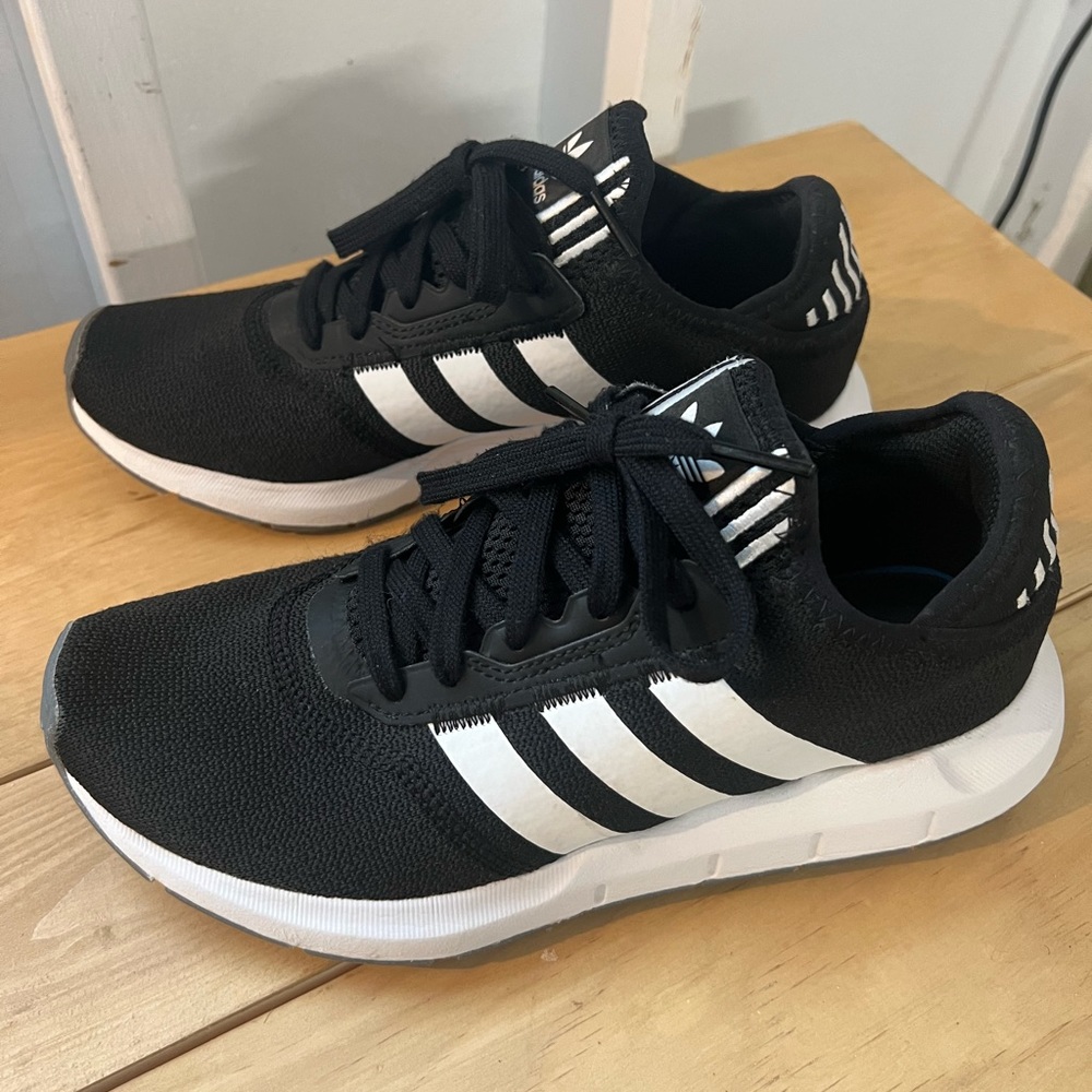 Adidas Swift Run X
